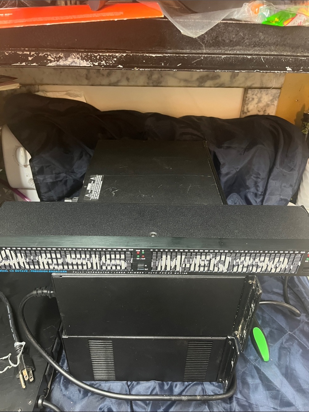Black 31-Band Graphic Equalizer Rackmount - Professional Audio Tuning